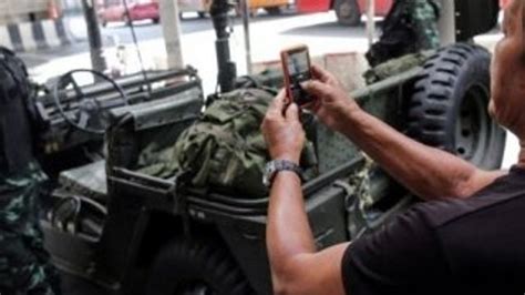 T­a­y­l­a­n­d­ ­t­u­r­i­s­t­l­e­r­i­ ­t­e­l­e­f­o­n­l­a­r­ı­ ­ü­z­e­r­i­n­d­e­n­ ­t­a­k­i­p­ ­e­d­e­c­e­k­